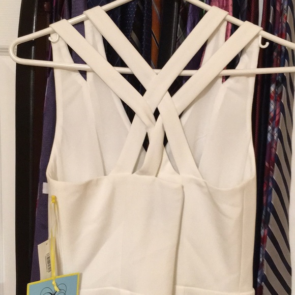 Cece Crisscross Back Dress - Picture 2 of 3